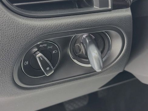 Certified 2021 Porsche Macan image 16