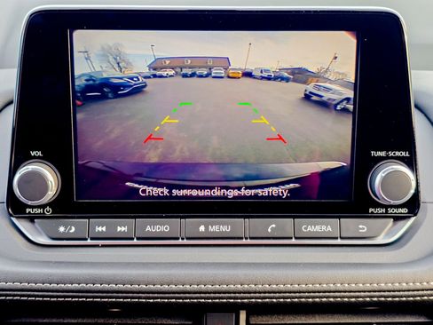 Used 2025 Nissan Rogue SV image 30