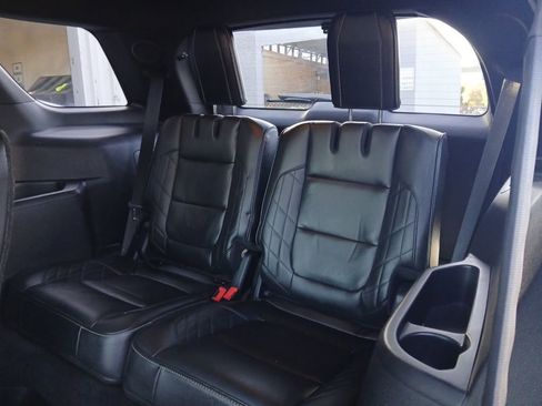 Used 2017 Ford Explorer Platinum image 5