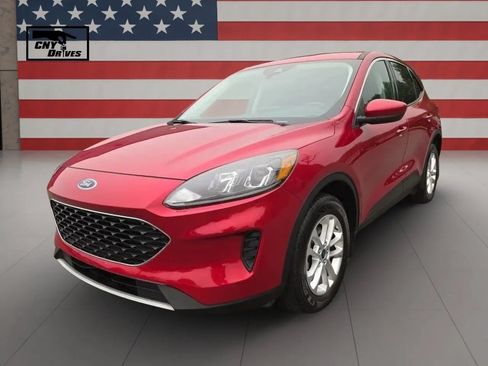 Used 2021 Ford Escape SE w/ Cold Weather Package AWD/4WD image 1