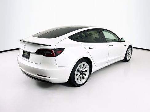 Used 2021 Tesla Model 3 Standard Range Plus image 9
