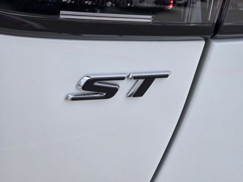 Used 2022 Buick Envision Essence w/ Technology Package I image 12