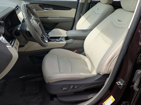 Used 2020 Cadillac XT6 Premium Luxury FWD image 17