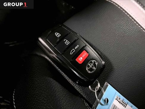 Used 2025 Toyota Camry SE AWD/4WD image 14