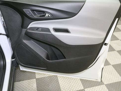 Used 2019 Chevrolet Equinox LS FWD image 19
