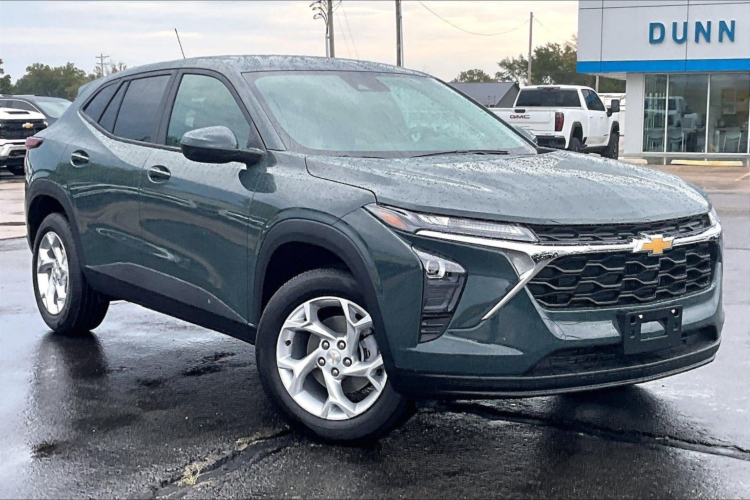 New 2026 Chevrolet Trax LS w/ LS Convenience Package FWD image 2