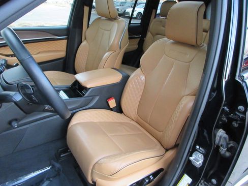 Used 2023 Jeep Grand Cherokee Summit w/ Luxury Tech Group V image 36