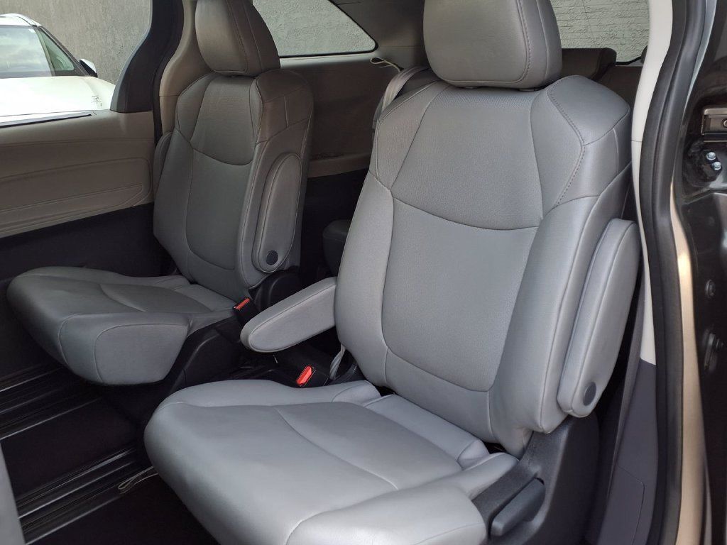Certified 2024 Toyota Sienna XLE FWD image 22