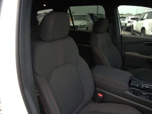 Used 2025 Honda Pilot Sport image 19