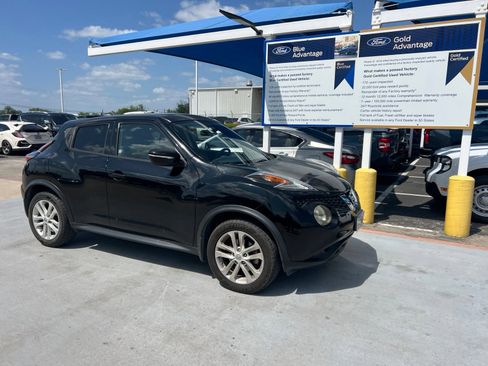 Used 2016 Nissan Juke SV FWD image 2