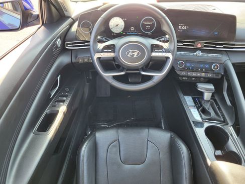 Used 2023 Hyundai Elantra Limited image 12