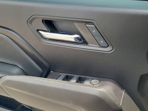 Used 2024 Chevrolet Colorado LT RWD image 18