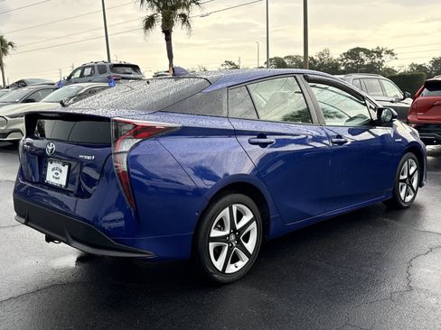 Used 2018 Toyota Prius Four Touring w/ Premium Convenience Package FWD image 5