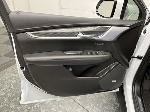 Certified 2024 Cadillac XT5 Sportv w/ LPO, Floor Liner Package AWD/4WD image 9