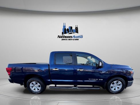 Used 2019 Nissan Titan SV w/ SV Convenience Package image 3