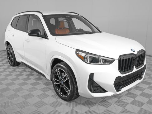 Used 2023 BMW X1 xDrive28i w/ M Sport Package AWD/4WD image 3