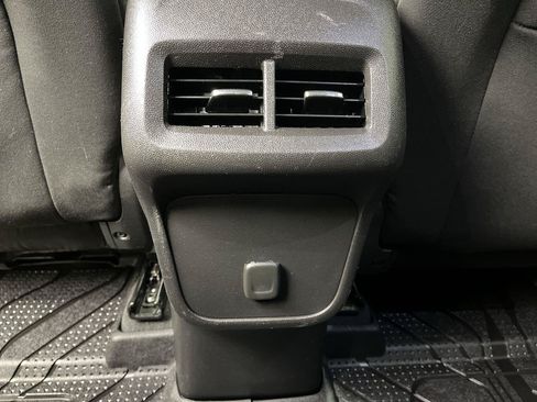 Used 2018 Chevrolet Equinox LT FWD image 11
