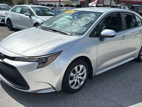 Certified 2025 Toyota Corolla LE FWD image 3