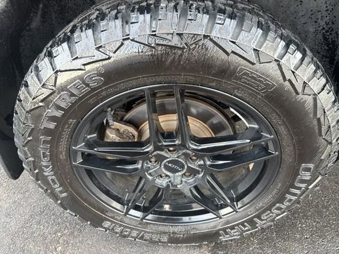 Used 2020 Jeep Cherokee Latitude Plus w/ Cold Weather Group AWD/4WD image 11