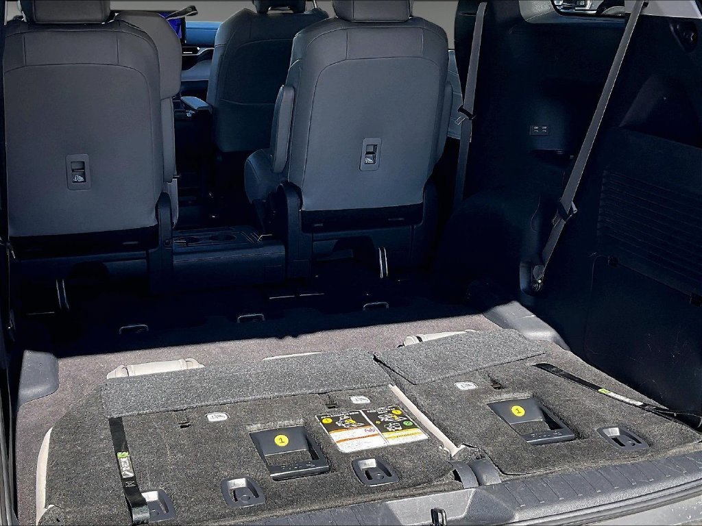 Used 2025 Toyota Sienna XLE FWD image 37