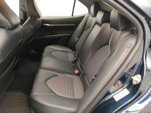 Used 2018 Toyota Camry SE image 18