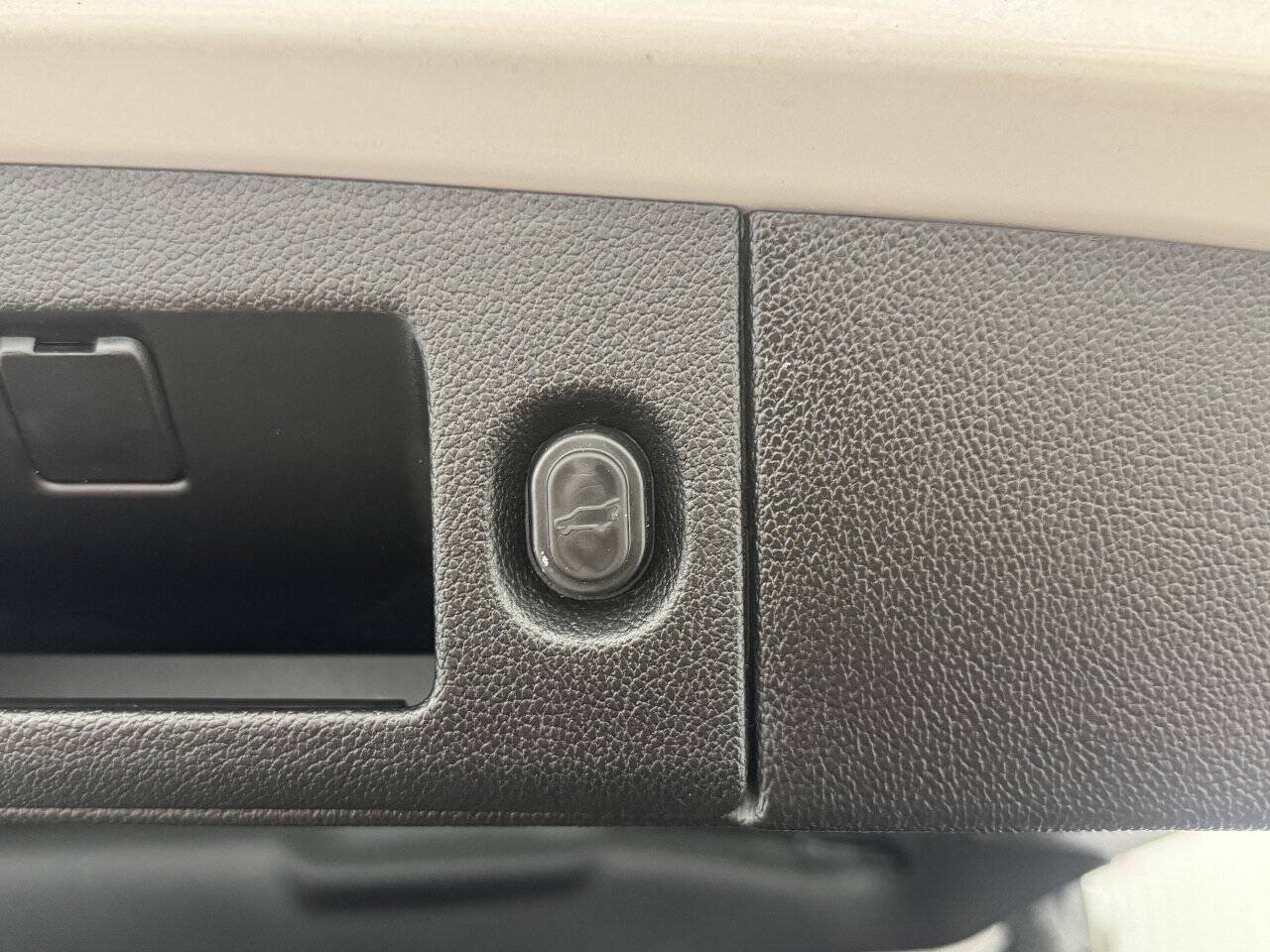 Used 2019 Cadillac Escalade Premium Luxury AWD/4WD image 22