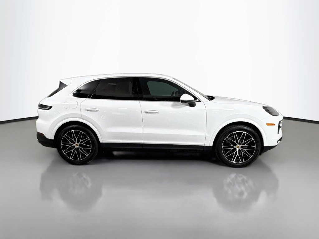 Used 2024 Porsche Cayenne AWD/4WD image 4