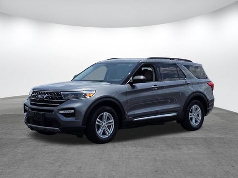 Used 2024 Ford Explorer XLT w/ Equipment Group 202A RWD image 5