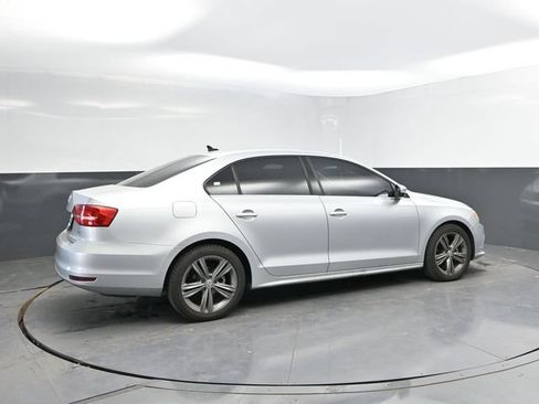 Used 2015 Volkswagen Jetta TDI SE FWD image 2
