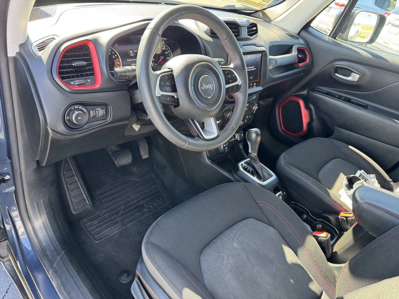 Used 2023 Jeep Renegade Trailhawk AWD/4WD image 15