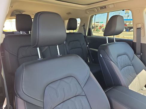 New 2026 Nissan Pathfinder Platinum image 24