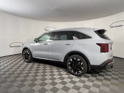 Certified 2025 Kia Sorento EX w/ Panoramic Sunroof Package FWD image 7