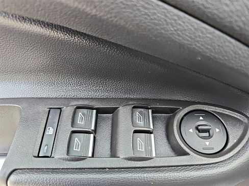 Used 2019 Ford Escape SE image 27