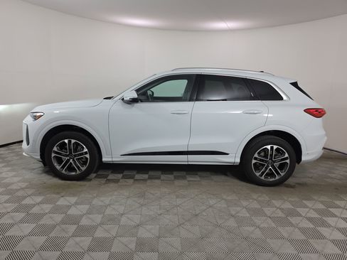 Certified 2025 Audi Q5 Premium w/ Convenience Package AWD/4WD image 4