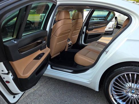 Used 2011 BMW 750Li xDrive AWD/4WD image 36