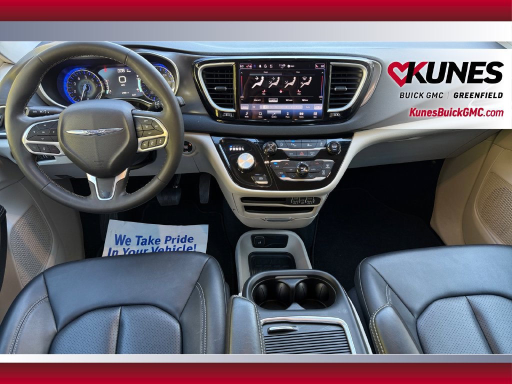Used 2024 Chrysler Pacifica Touring-L FWD image 24