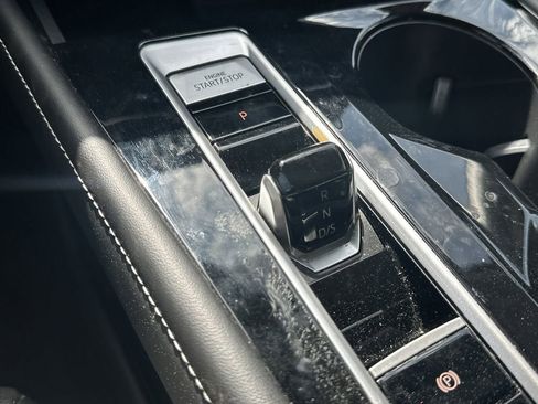 Used 2024 Volkswagen Atlas SE image 30