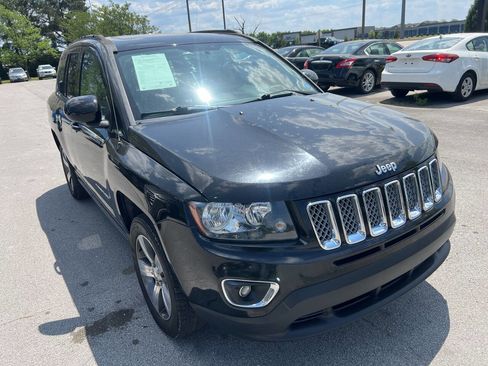 Used 2017 Jeep Compass High Altitude FWD image 3