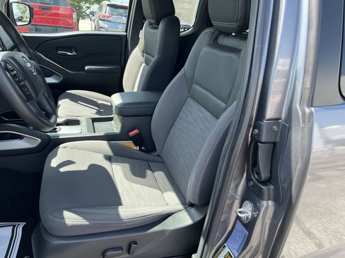 Used 2024 Nissan Frontier SV AWD/4WD image 15
