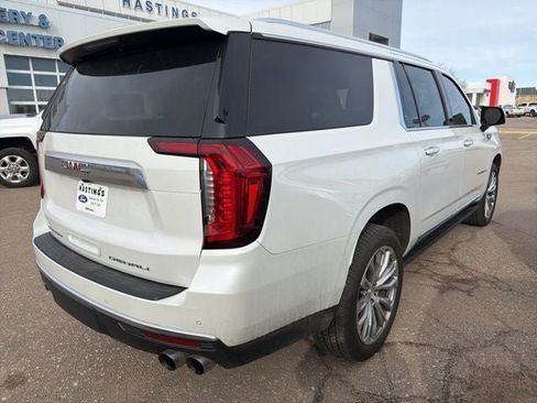 Used 2022 GMC Yukon XL Denali AWD/4WD image 9