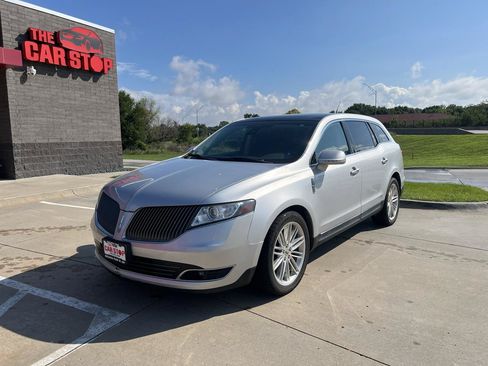 Used 2016 Lincoln MKT AWD w/ Equipment Group 201A image 2