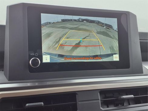 Certified 2025 Toyota Tacoma SR5 image 18