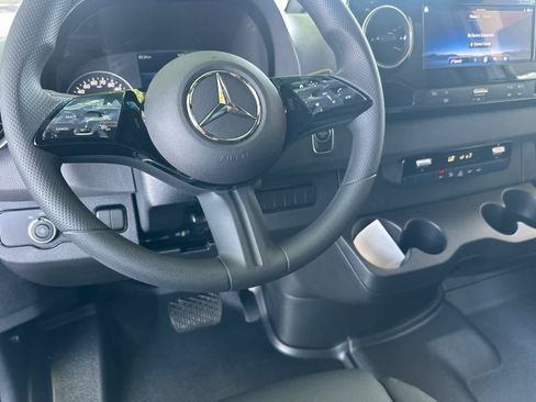 New 2025 Mercedes-Benz Sprinter 2500 image 12