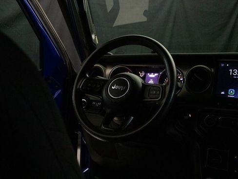 Used 2018 Jeep Wrangler Unlimited Sport image 13