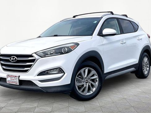 Used 2017 Hyundai Tucson SE AWD/4WD image 2