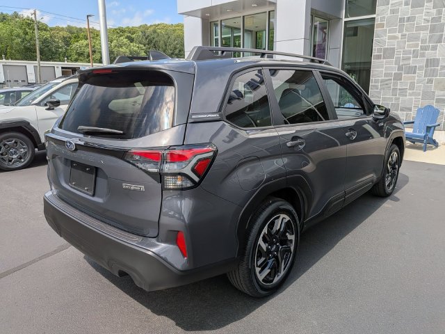 Used 2025 Subaru Forester Premium AWD/4WD image 3