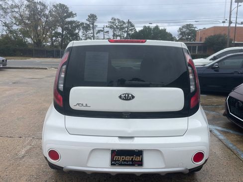 Used 2018 Kia Soul + image 6