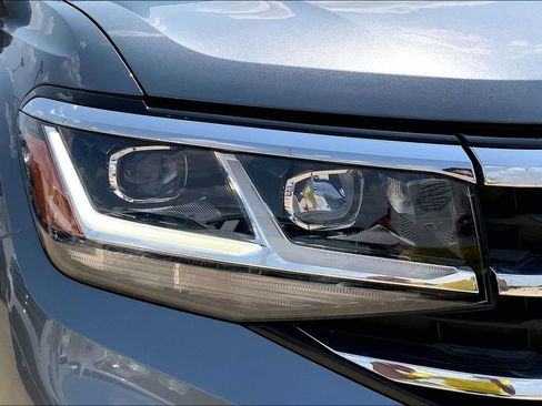 Certified 2023 Volkswagen Atlas Cross Sport SE w/ Panoramic Sunroof Package AWD/4WD image 28