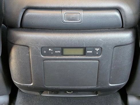 Used 2024 Nissan Armada SL w/ Captain's Chairs Package RWD image 18