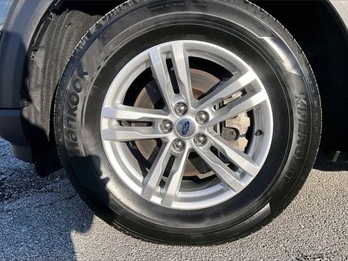 Used 2023 Ford Explorer XLT w/ Equipment Group 202A image 8